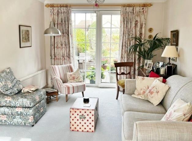 sitting room, garden end.jpg
